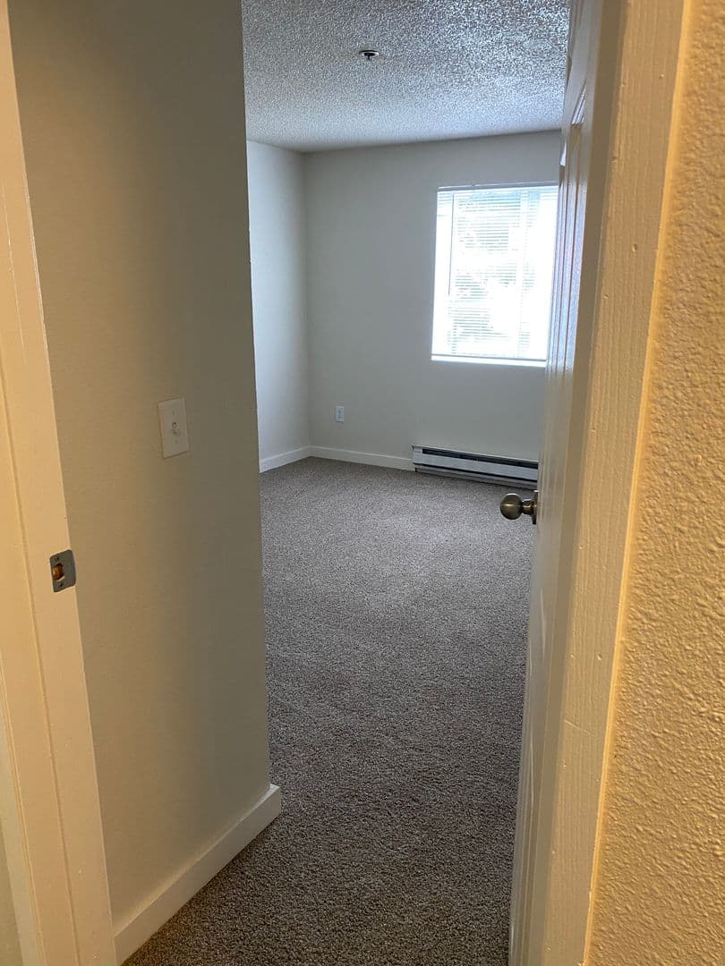 Everett Apartment: 1111 47th St SE