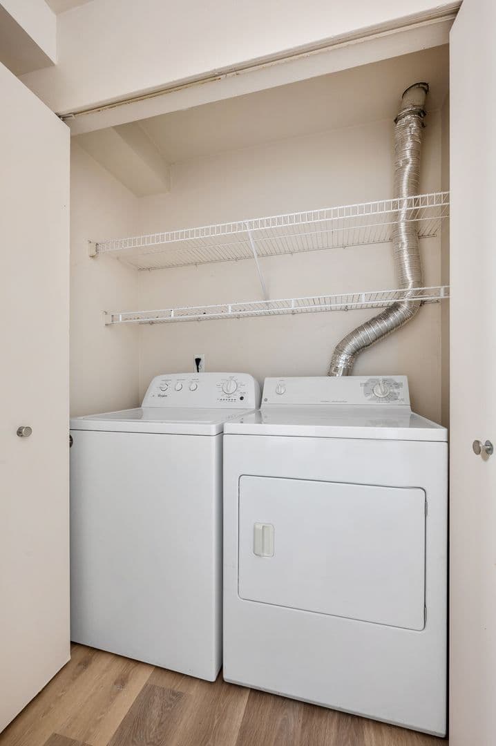 Seattle Apartment: 3236 SW Avalon Way