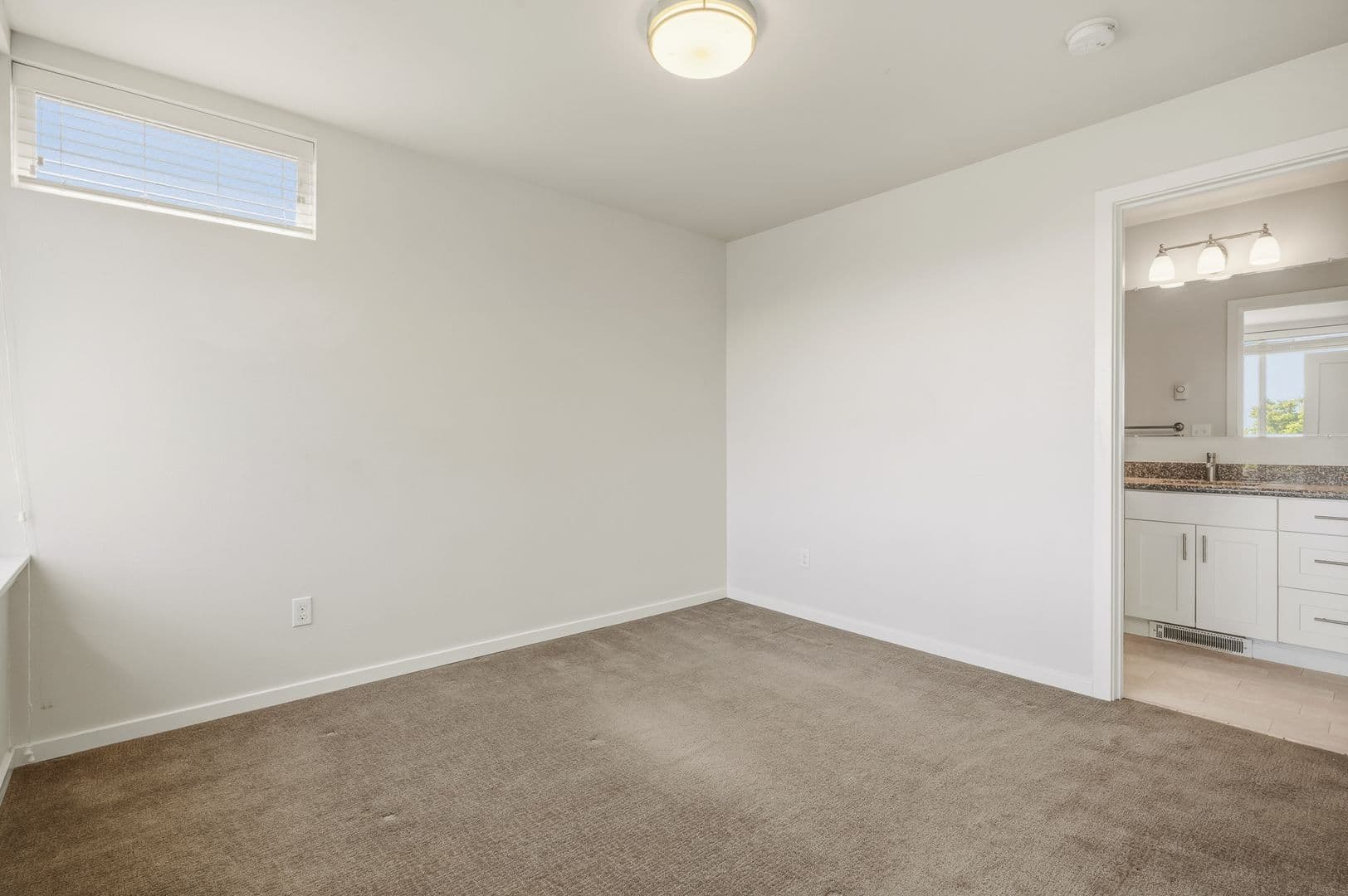 Seattle Apartment: 1548 and 1546 NW 62nd St