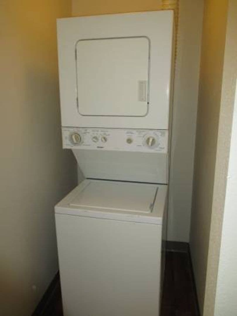 Everett Apartment: 1111 47th St SE