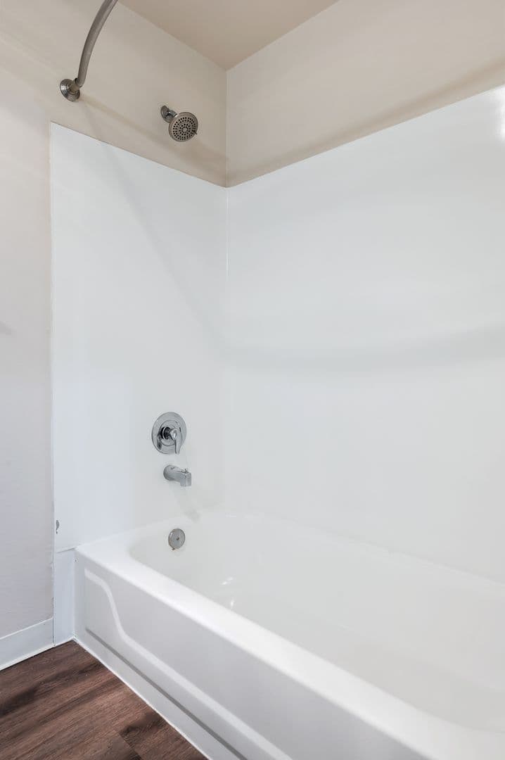 Seattle Apartment: 3236 SW Avalon Way