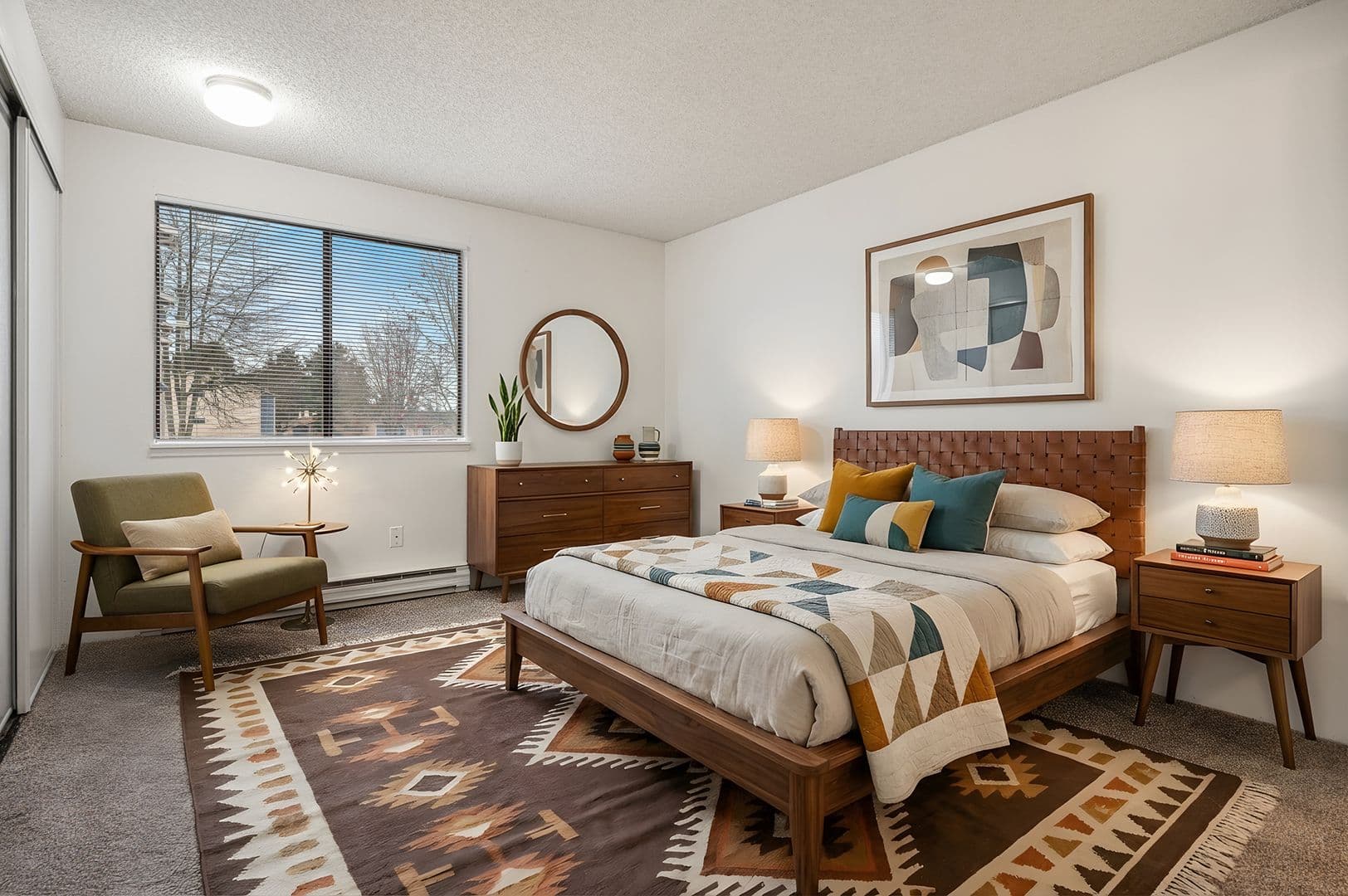 Everett Apartment: 702 W Casino Rd