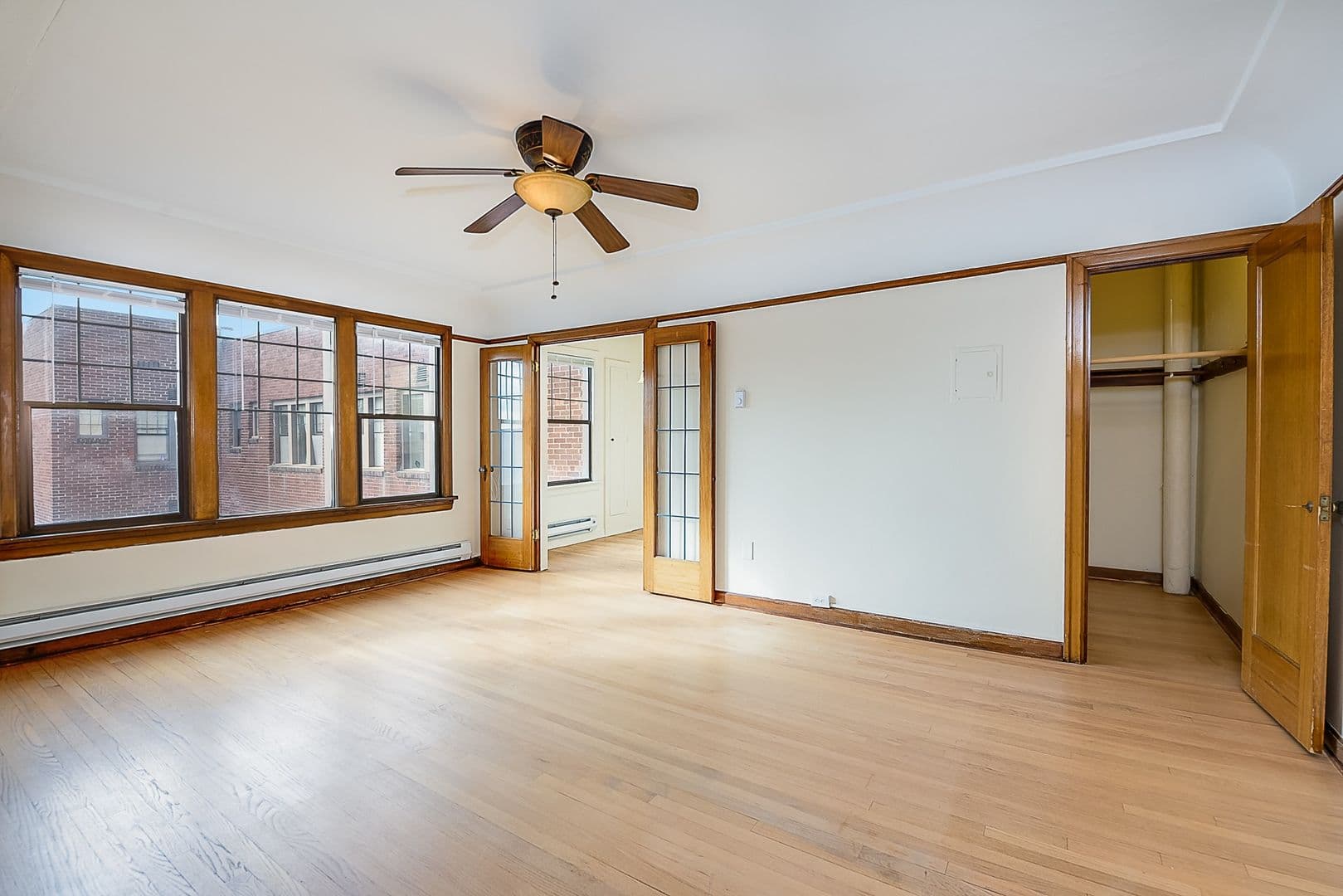 Seattle Apartment: 637 3rd Ave W