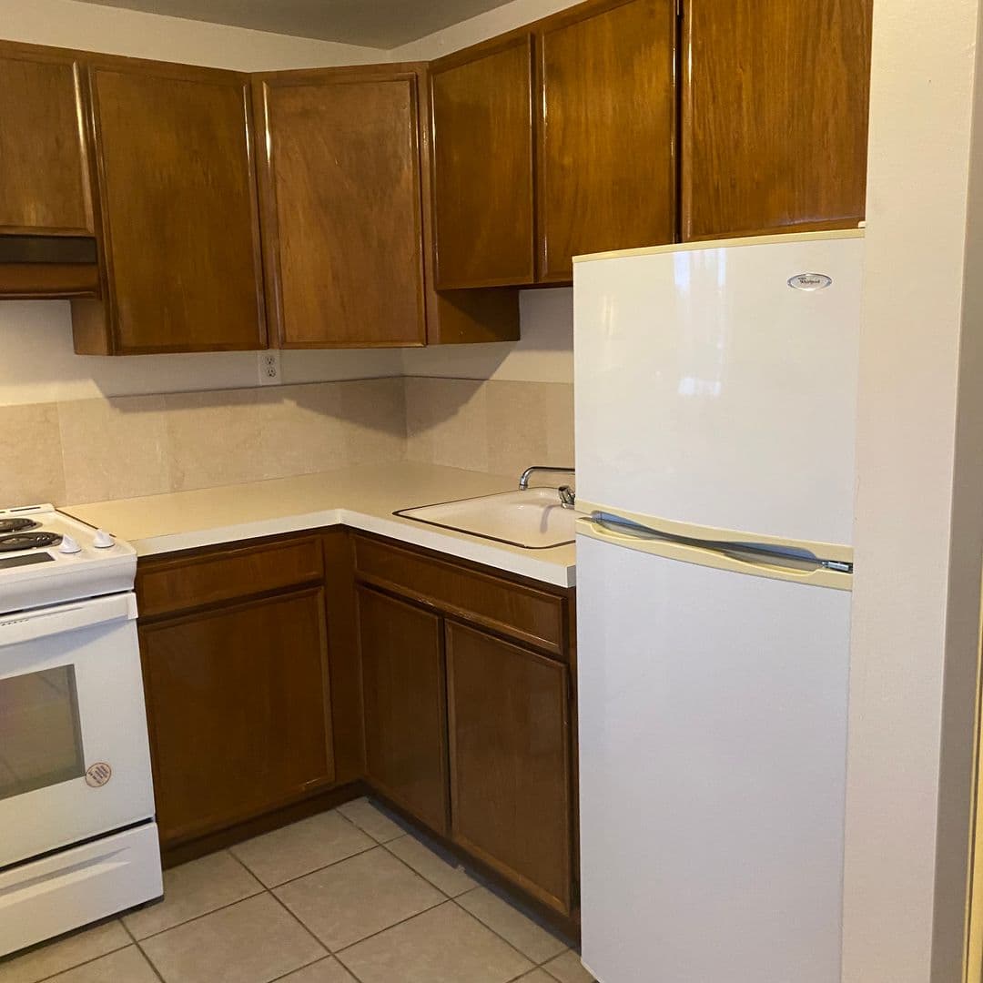 Seattle Apartment: 2724 Alki Ave SW