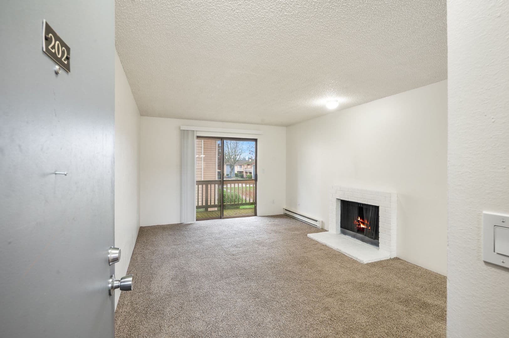 Everett Apartment: 702 W Casino Rd