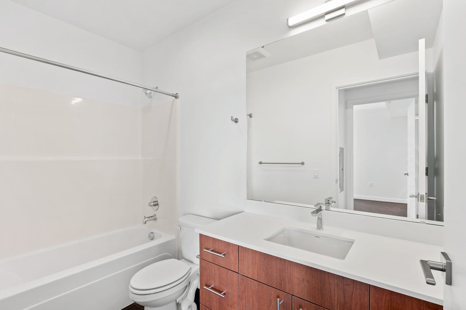 Seattle Apartment: 3150 Fairview Ave E