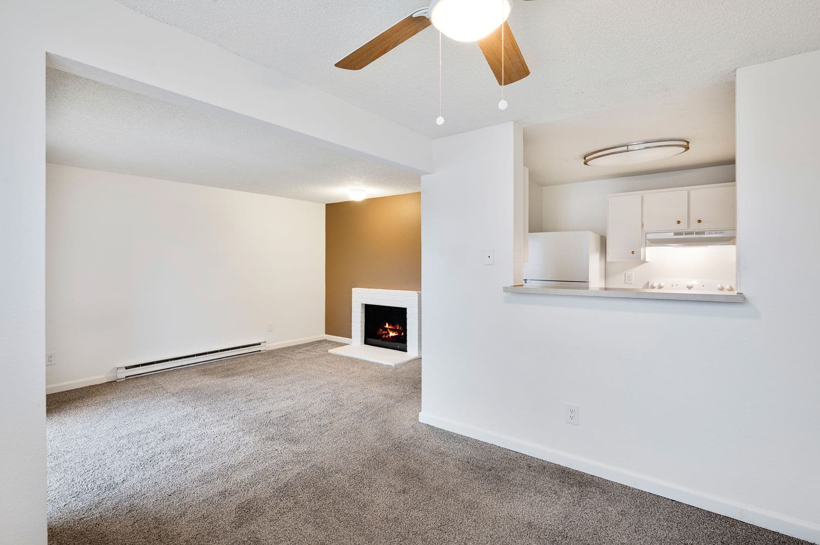 Everett Apartment: 702 W Casino Rd
