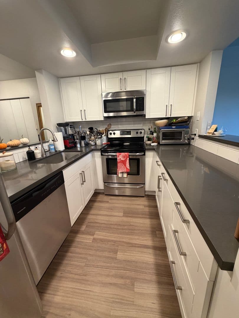 Seattle Apartment: 1922 42nd Ave E