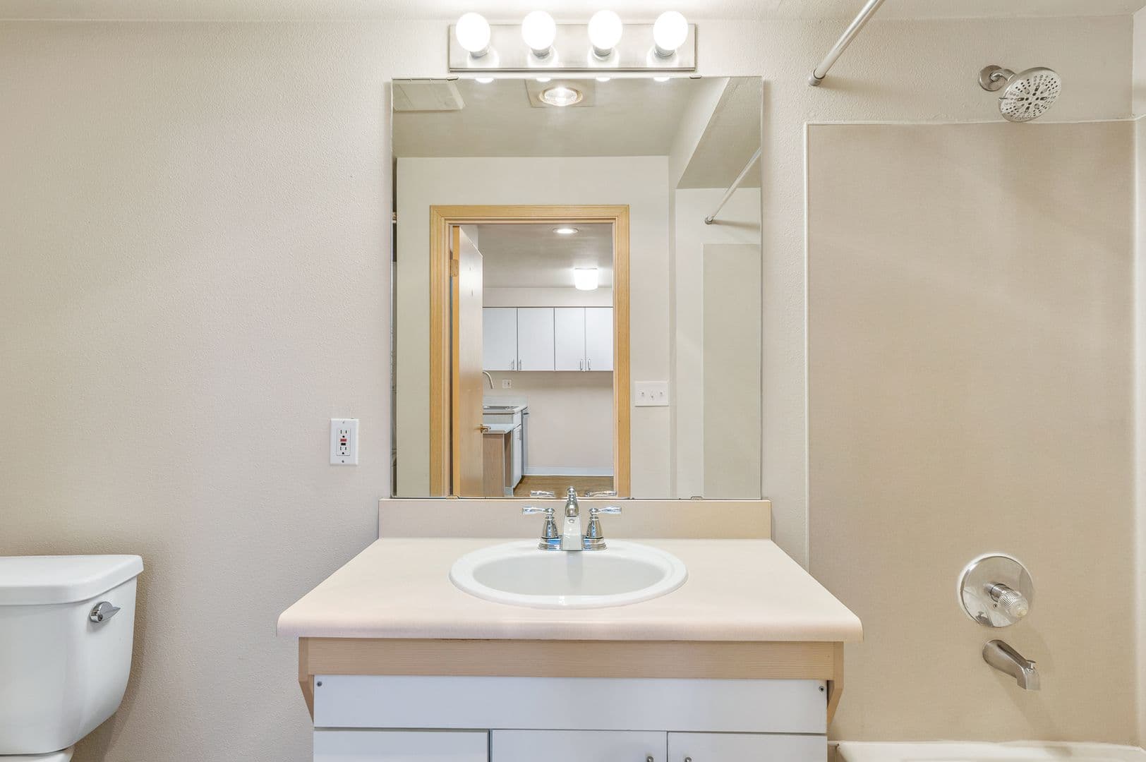 Seattle Apartment: 210 E Blaine St