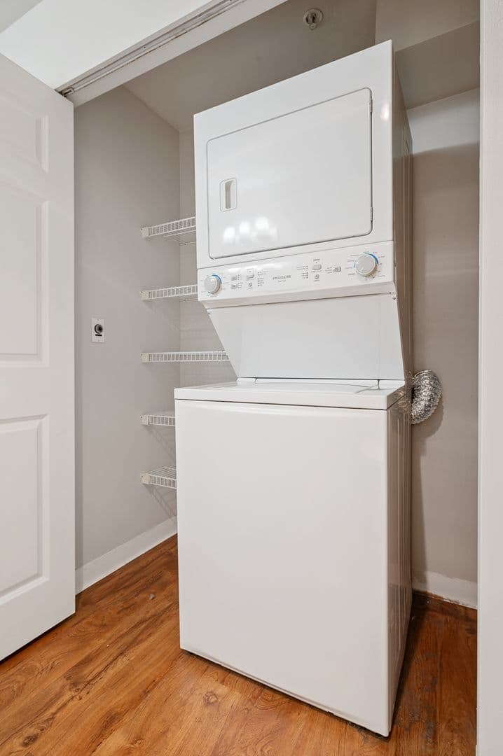 Seattle Apartment: 3233 SW Avalon Way