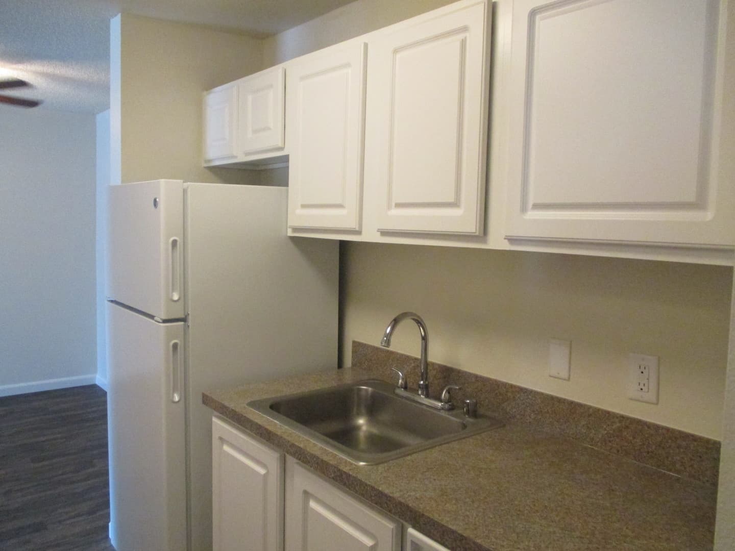 Everett Apartment: 1111 47th St SE
