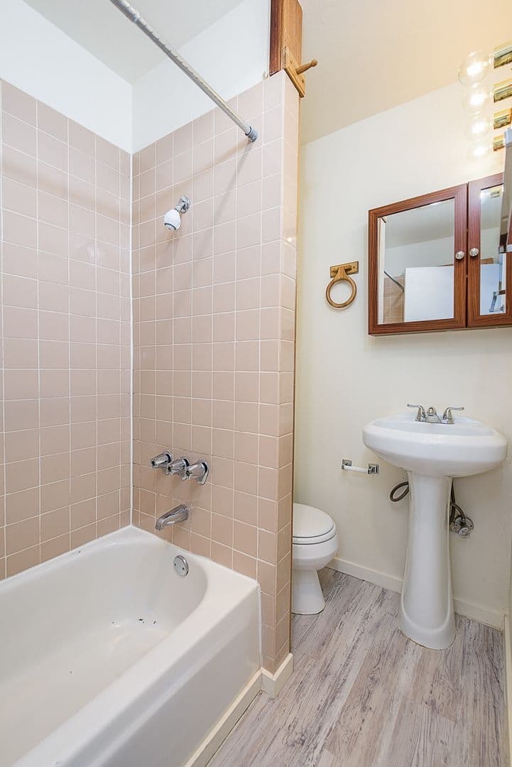 Seattle Apartment: 151 11th Ave