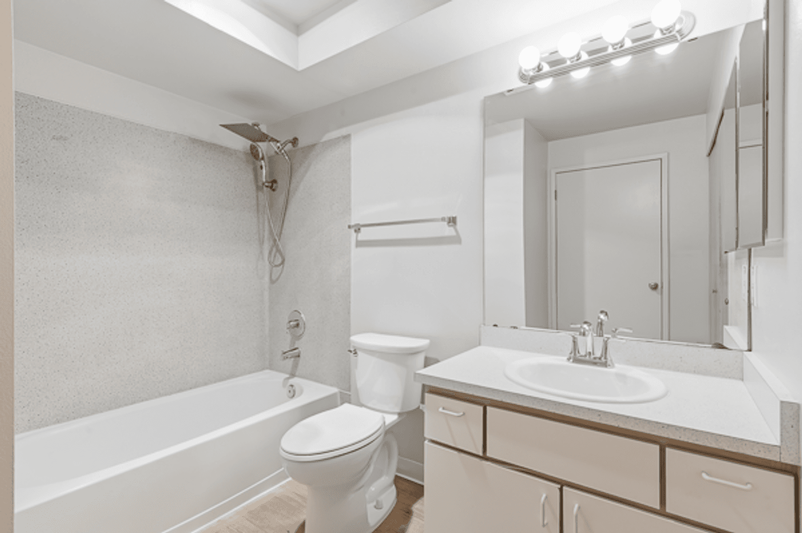 Seattle Apartment: 210 E Blaine St