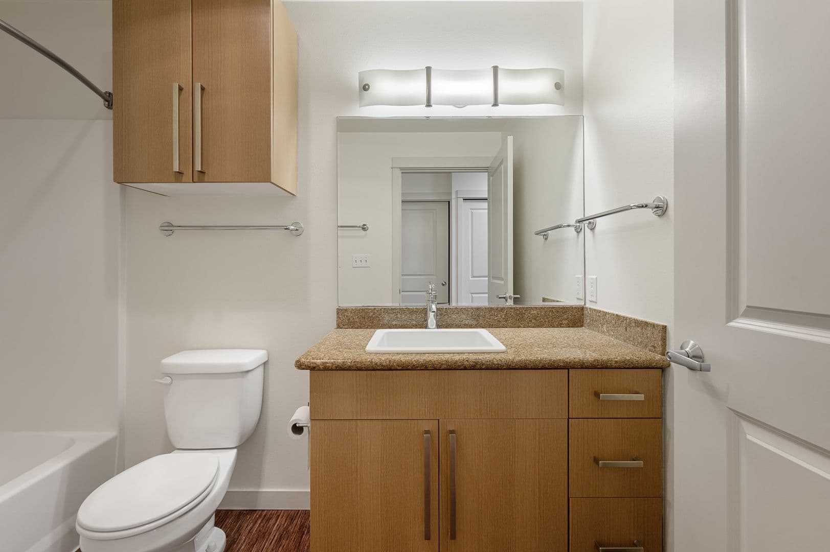 Seattle Apartment: 2015 W Dravus St