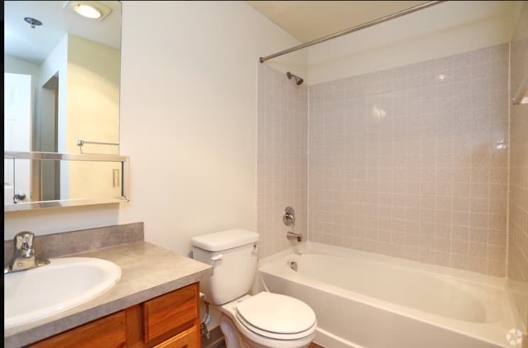 Everett Apartment: 1111 47th St SE