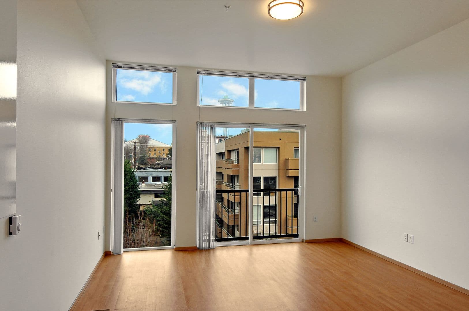 Seattle Apartment: 201 W Harrison St