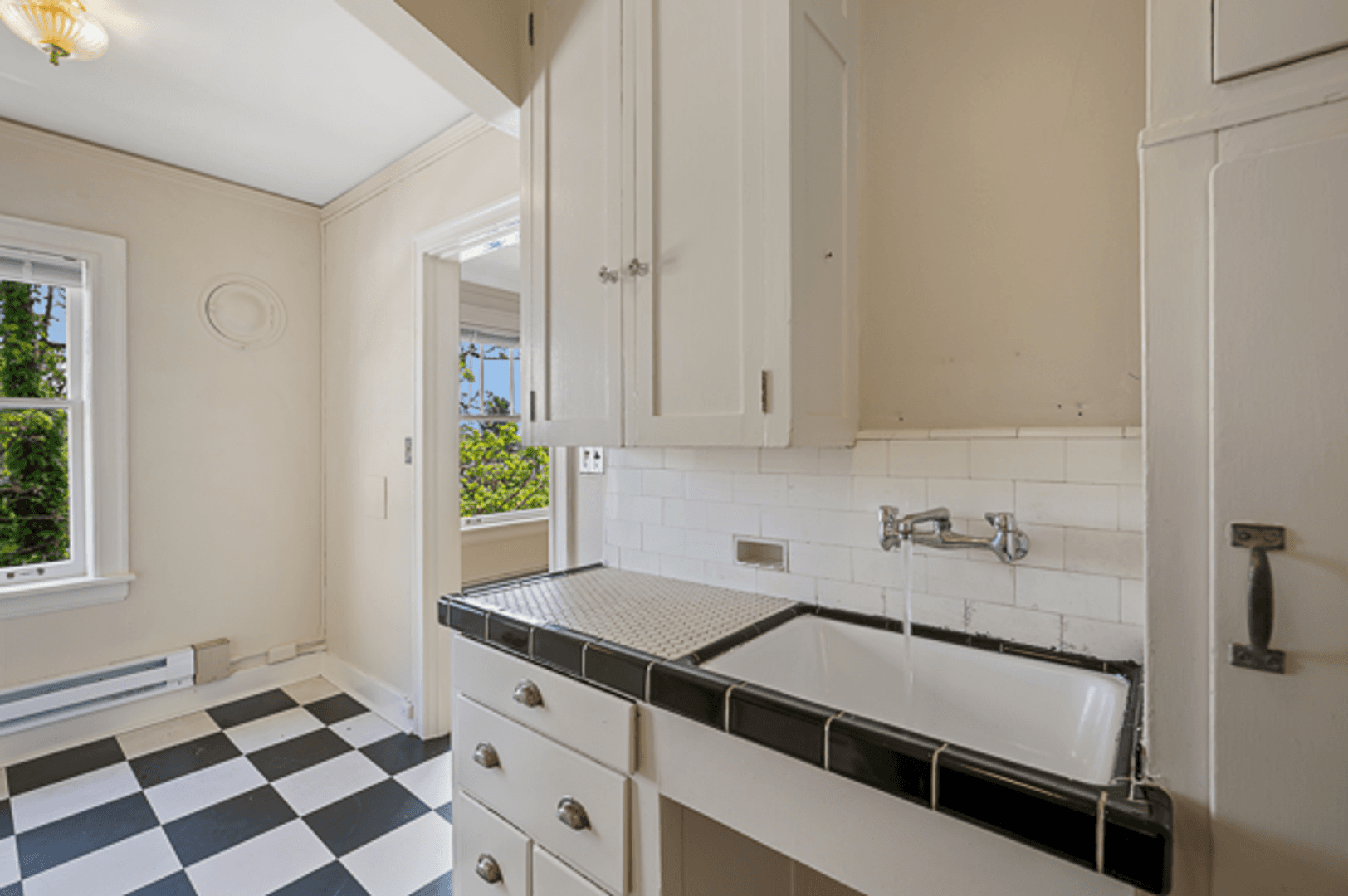 Seattle Apartment: 1450 E Republican St