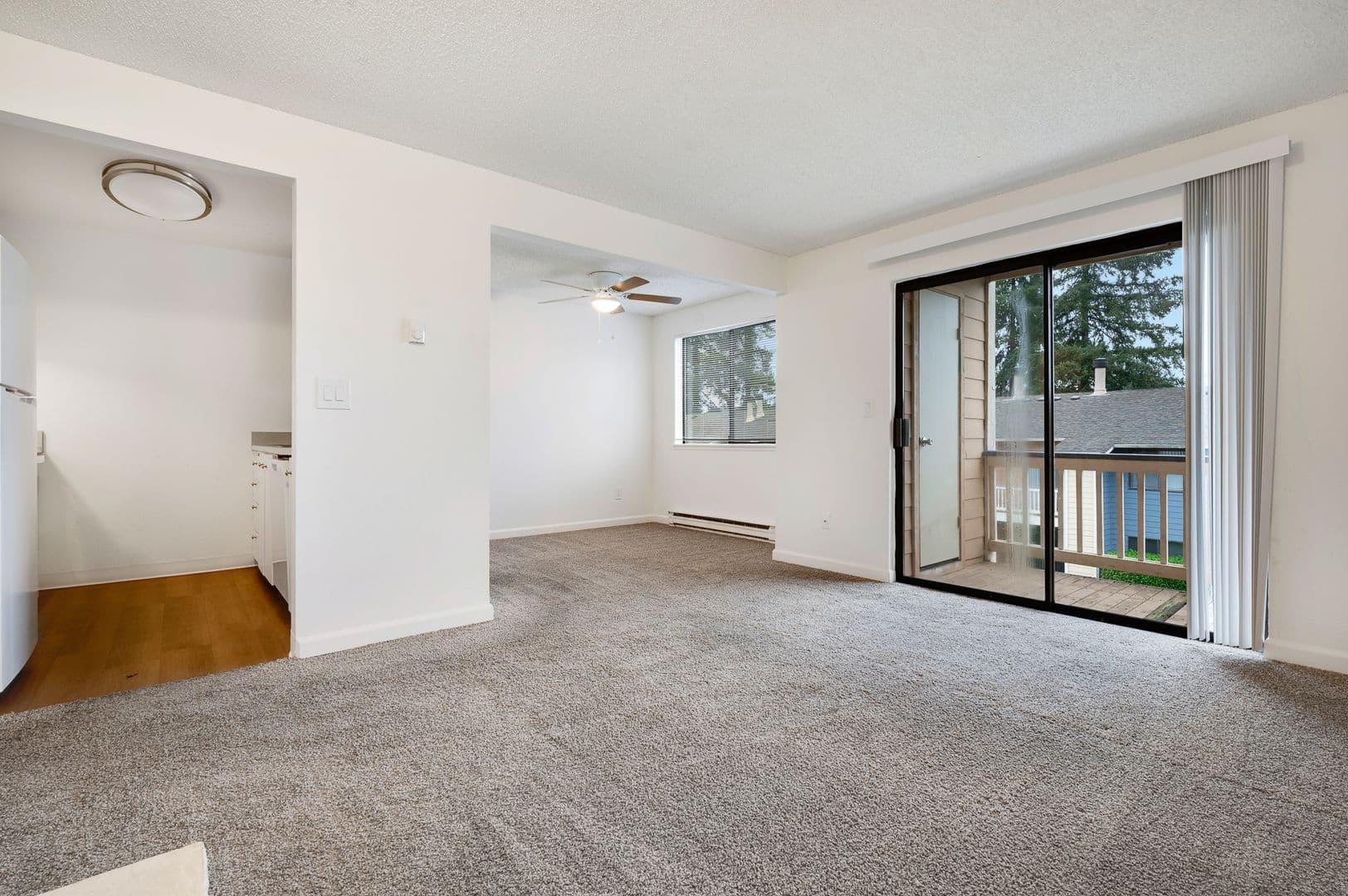 Everett Apartment: 702 W Casino Rd