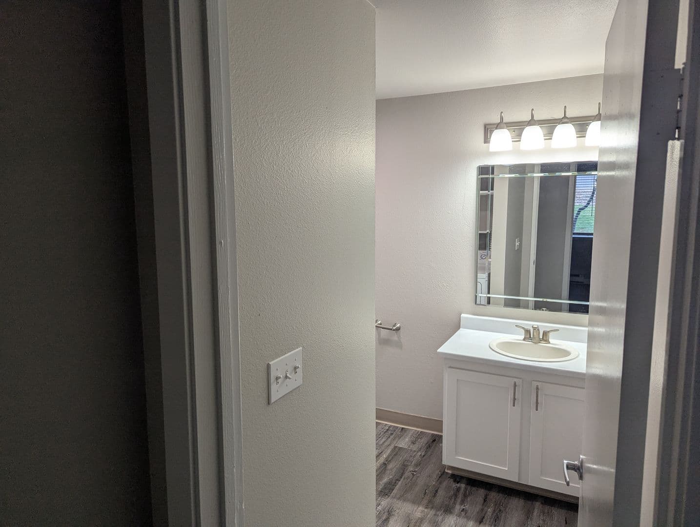 Kent Apartment: 9626 S 252nd St