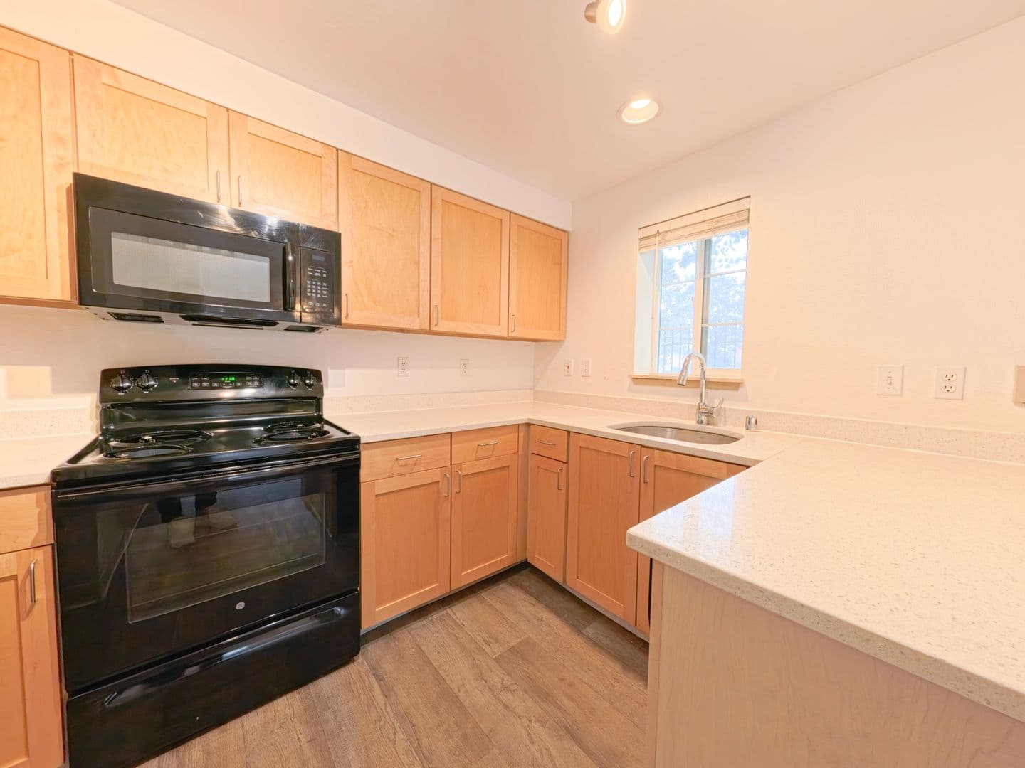 Tacoma Apartment: 10925 Park Ave S