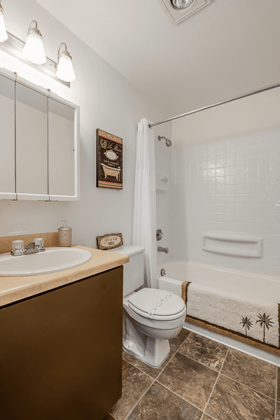 Everett Apartment: 702 W Casino Rd