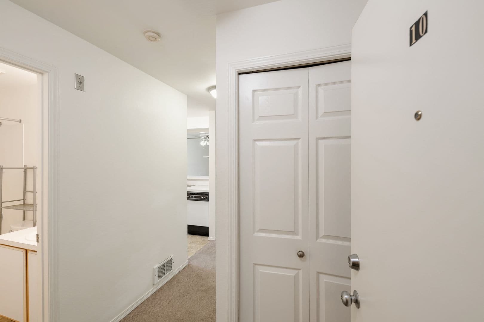 Seattle Apartment: 1038 NE 125th St
