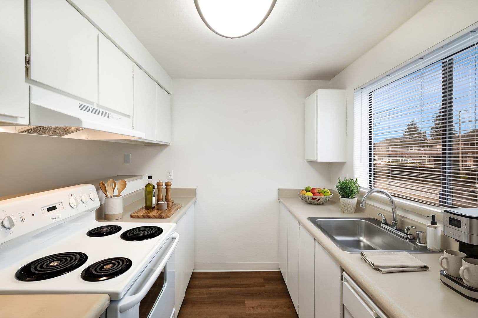 Everett Apartment: 702 W Casino Rd