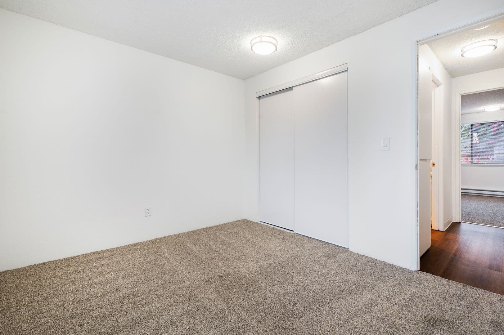 Everett Apartment: 702 W Casino Rd