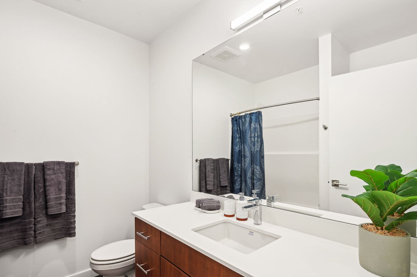 Seattle Apartment: 3150 Fairview Ave E