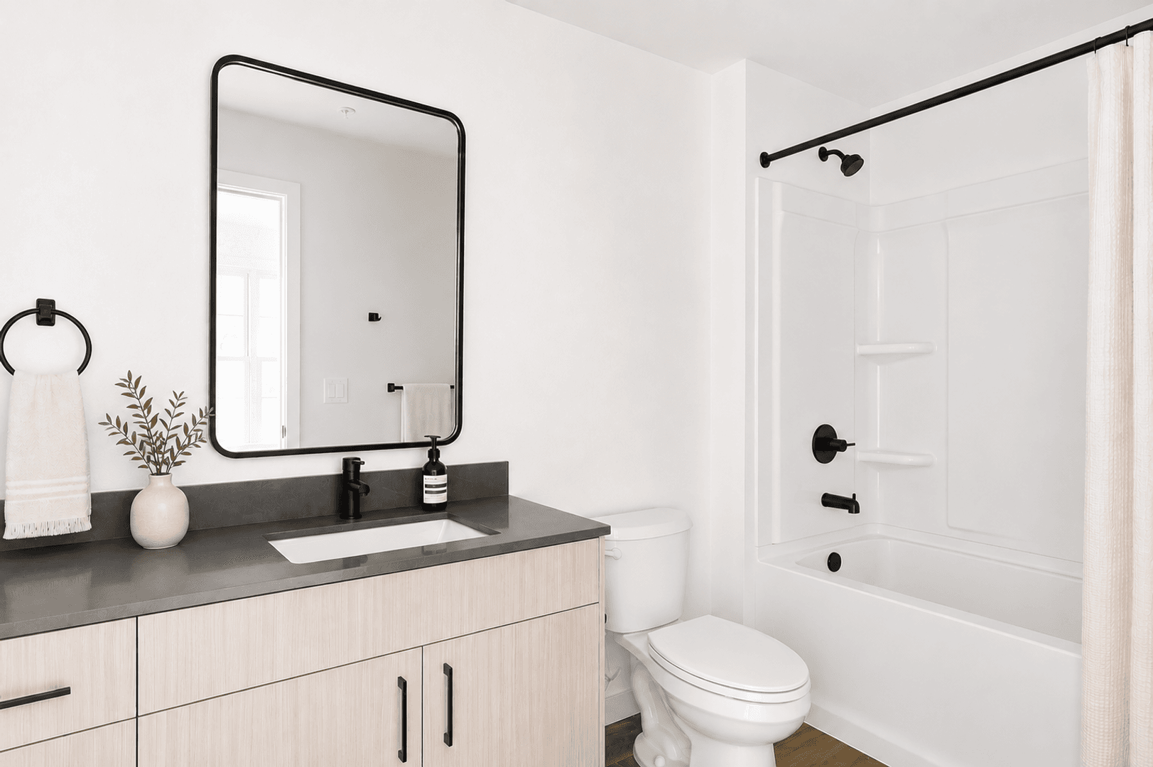 Seattle Apartment: 201 Queen Anne Ave N