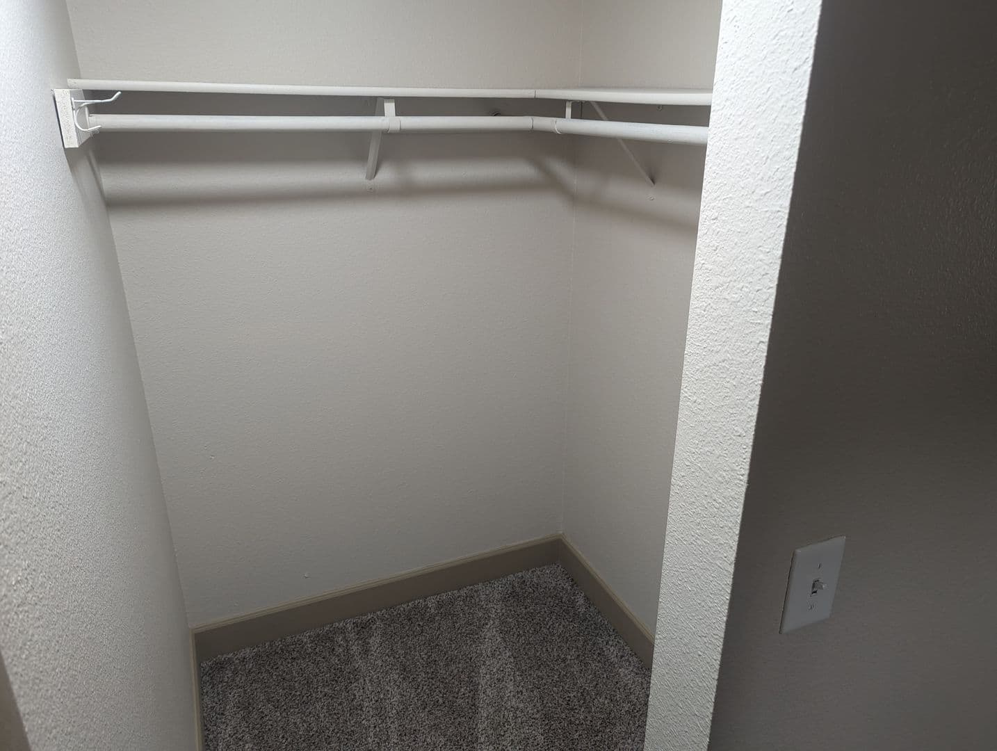 Kent Apartment: 9626 S 252nd St