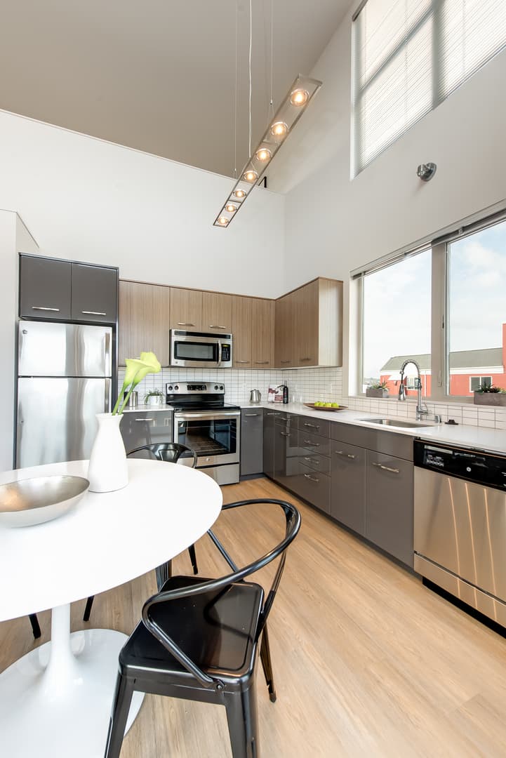 Seattle Apartment: 200 Belmont Ave E