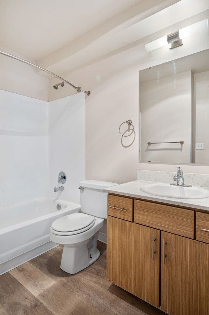 Seattle Apartment: 3236 SW Avalon Way