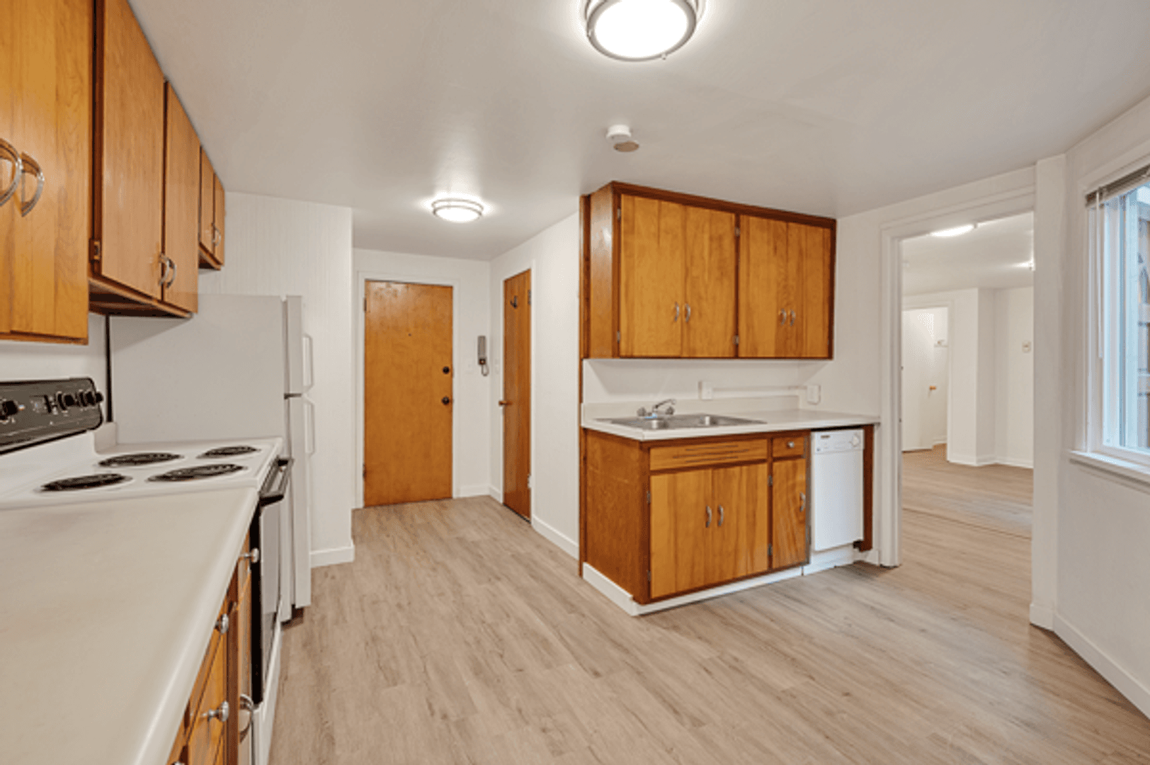 Seattle Apartment: 203 W Comstock St
