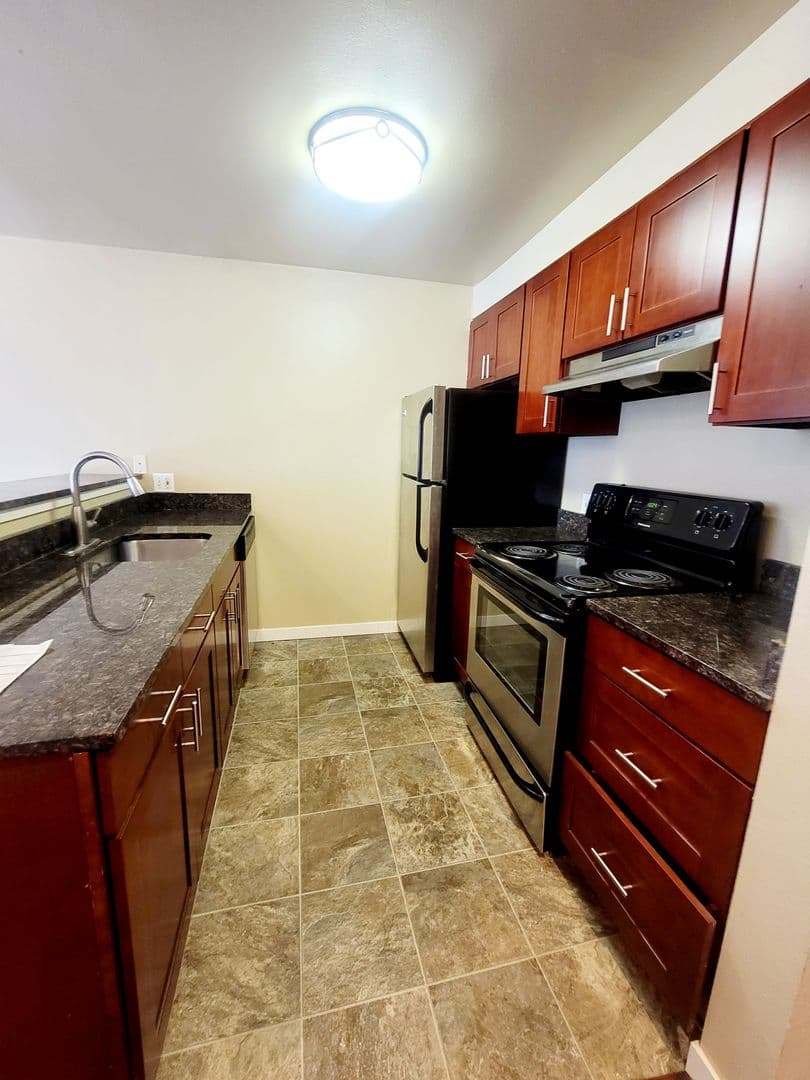Seattle Apartment: 3250 SW Avalon Way