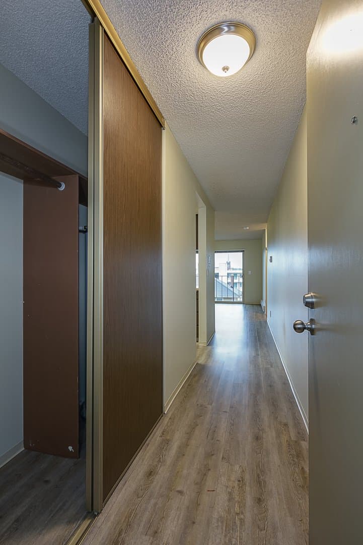 Seattle Apartment: 5204 15th Ave NE