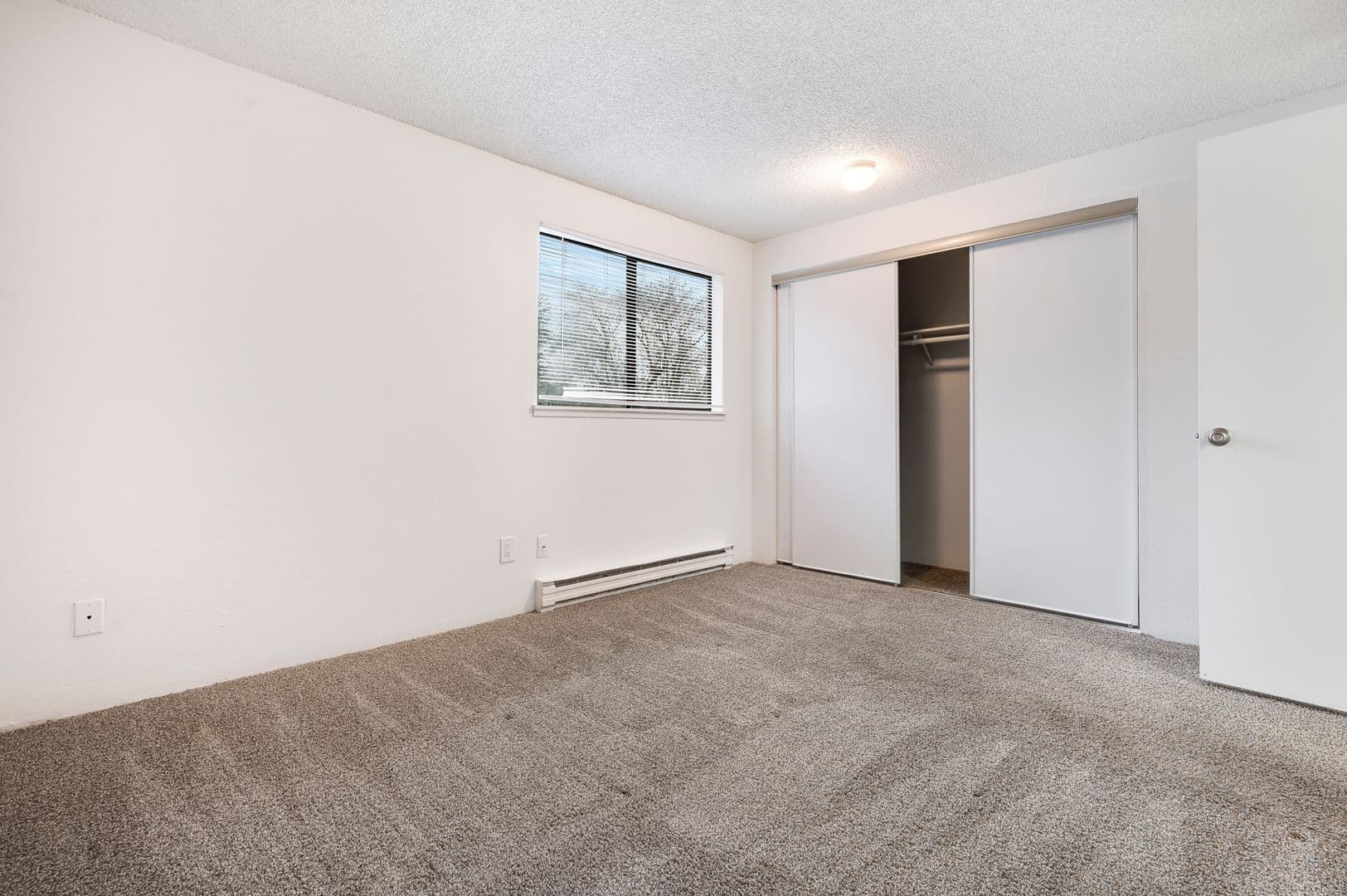 Everett Apartment: 702 W Casino Rd