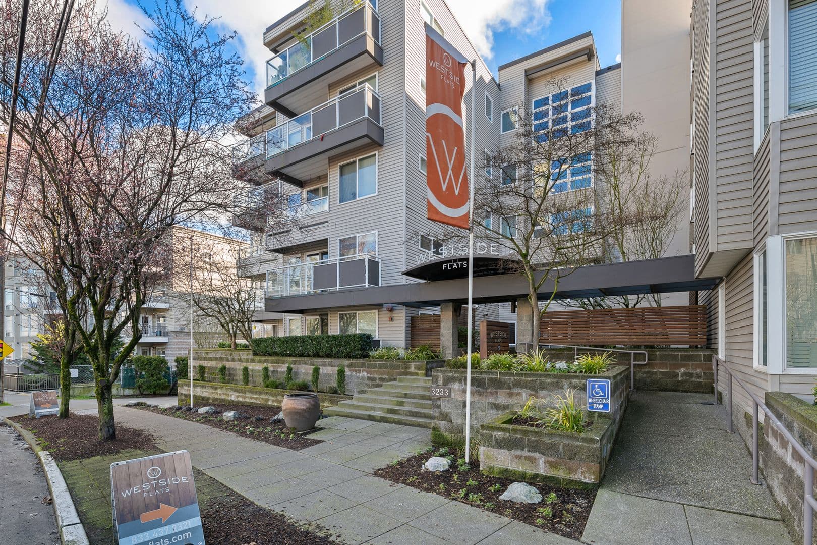 Seattle Apartment: 3233 SW Avalon Way