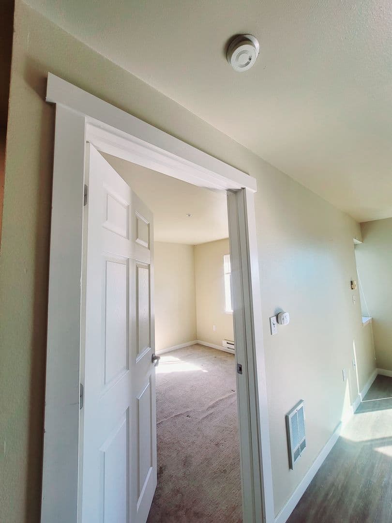 Seattle Apartment: 3250 SW Avalon Way