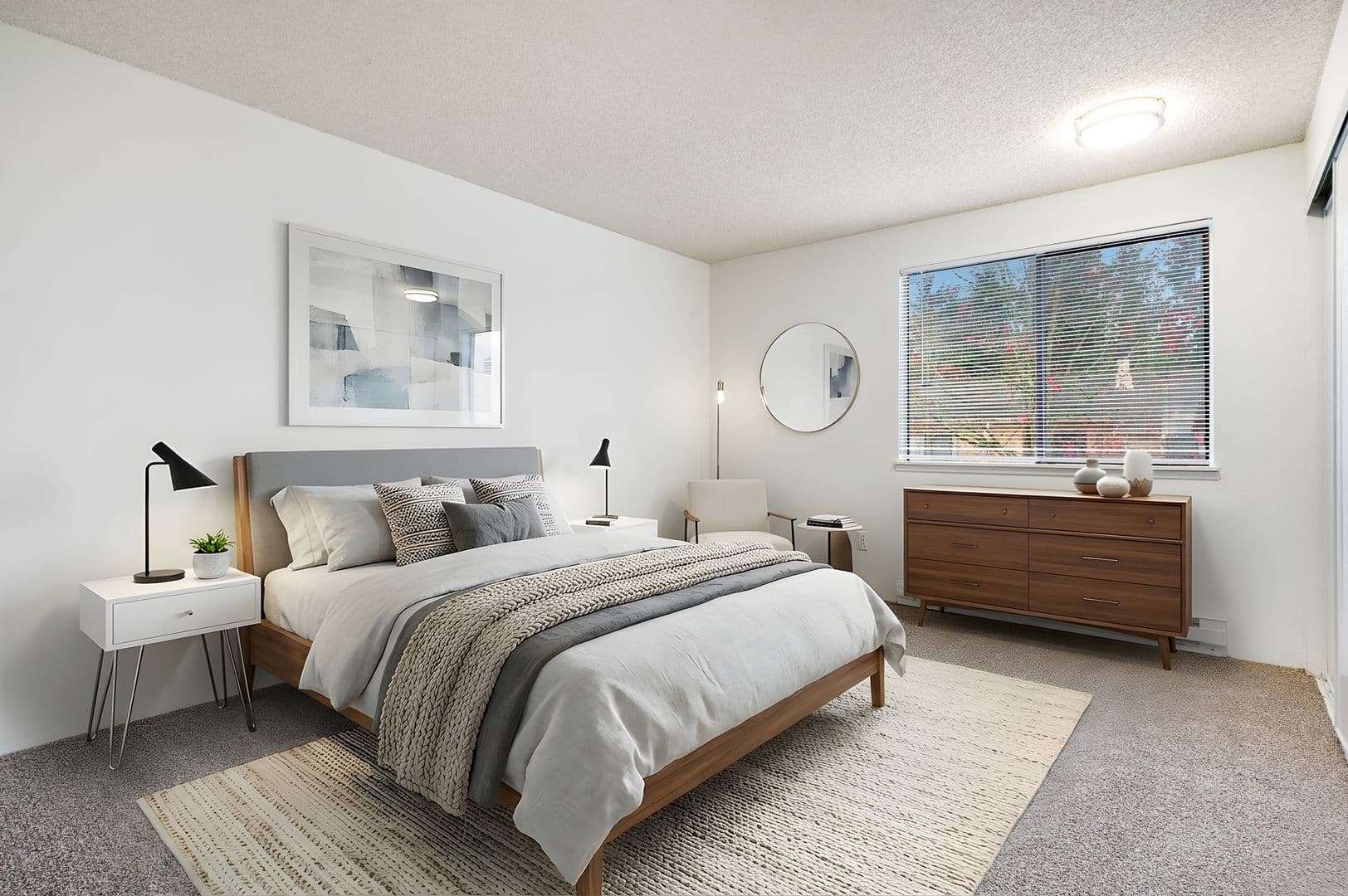 Everett Apartment: 702 W Casino Rd