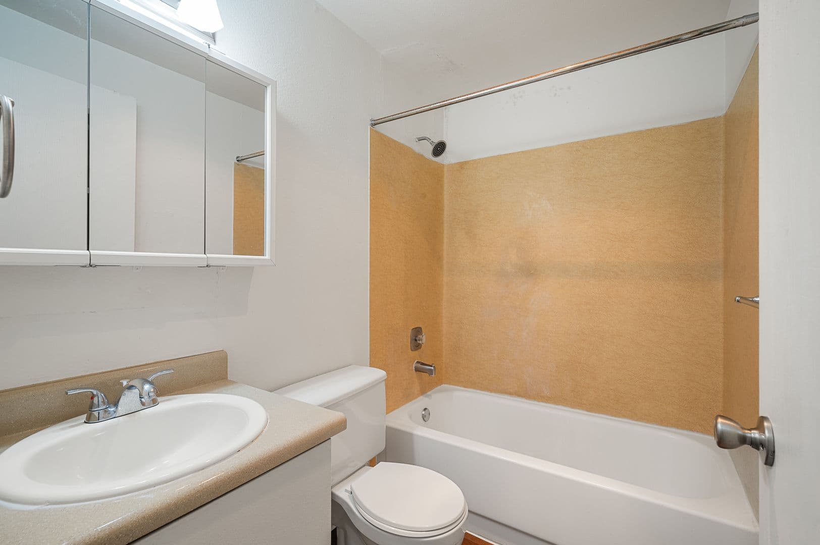 Everett Apartment: 702 W Casino Rd