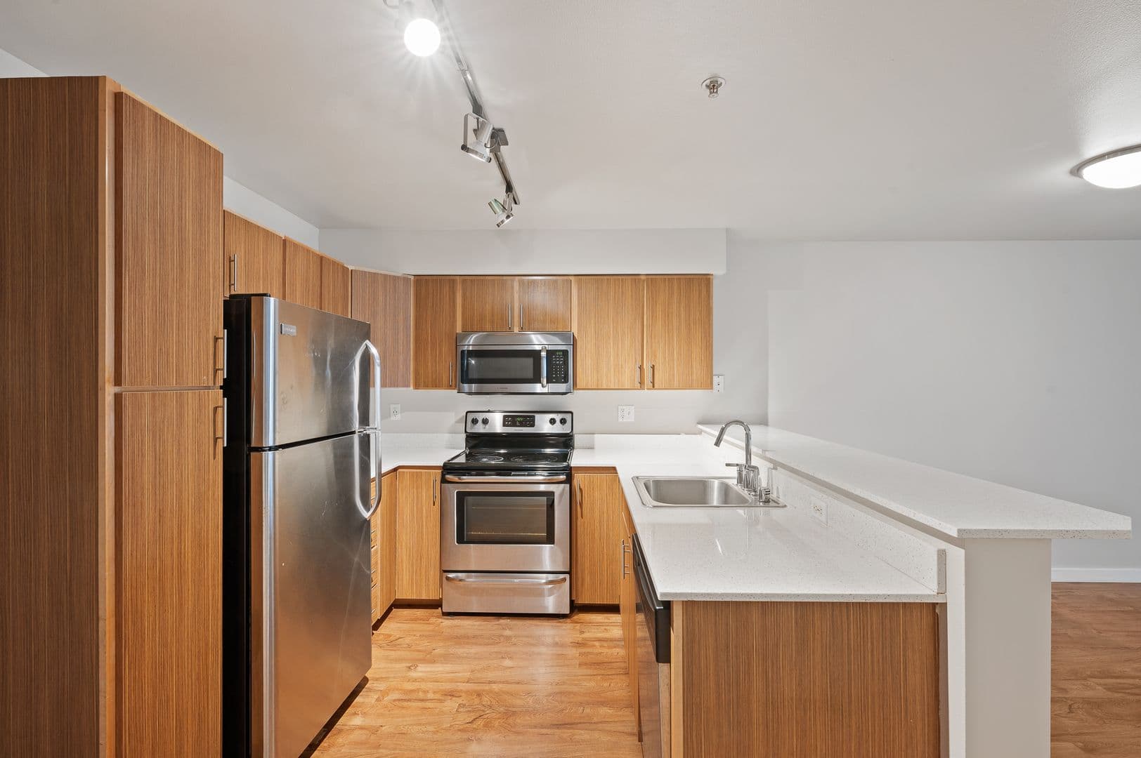 Seattle Apartment: 3233 SW Avalon Way