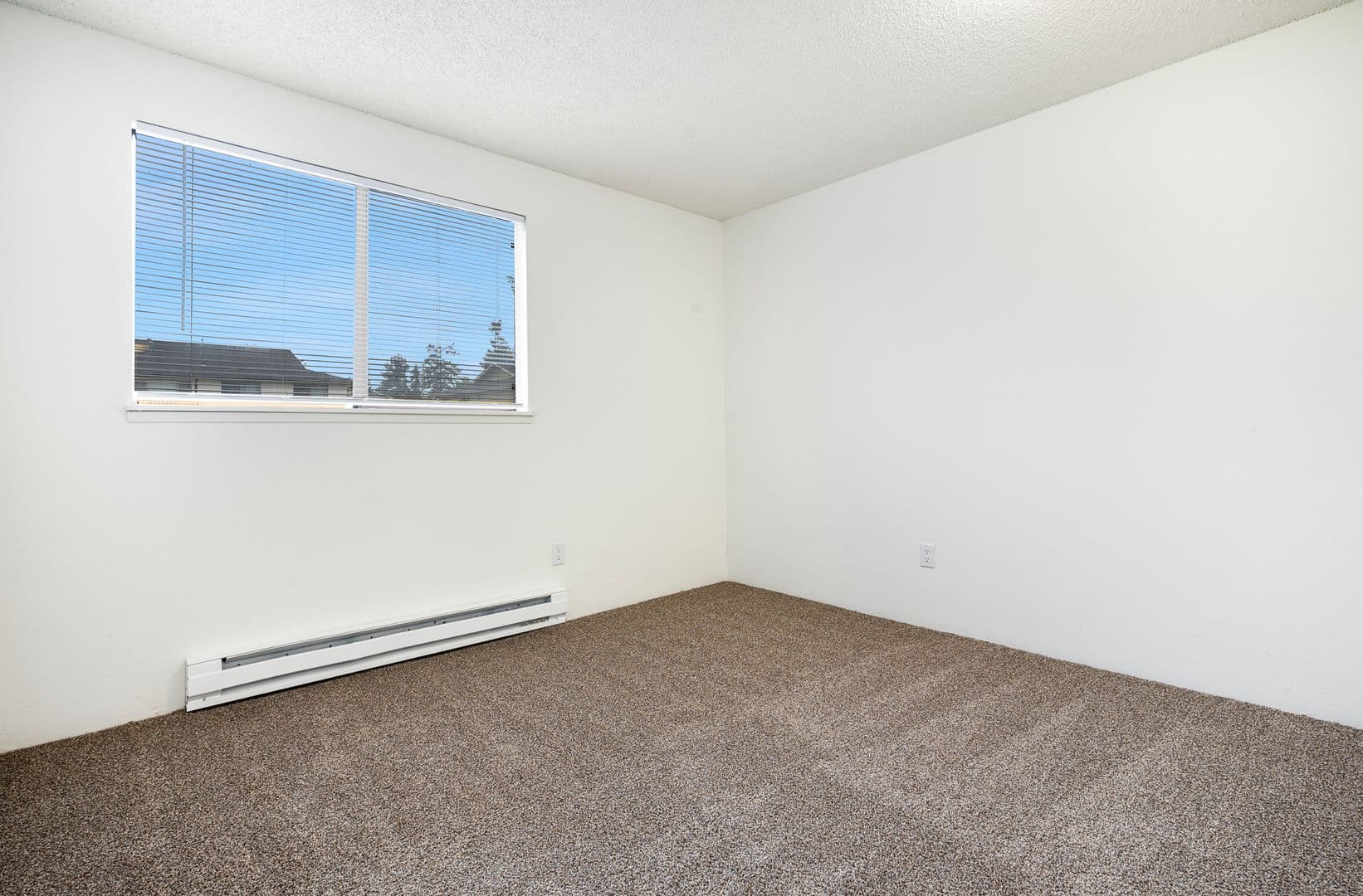 Everett Apartment: 702 W Casino Rd