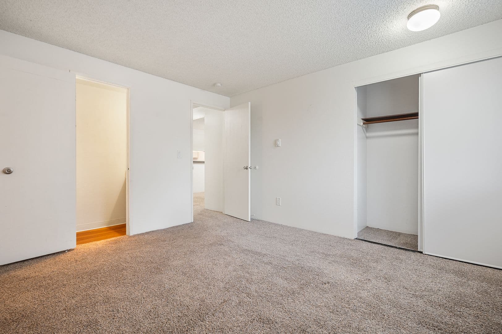 Everett Apartment: 702 W Casino Rd