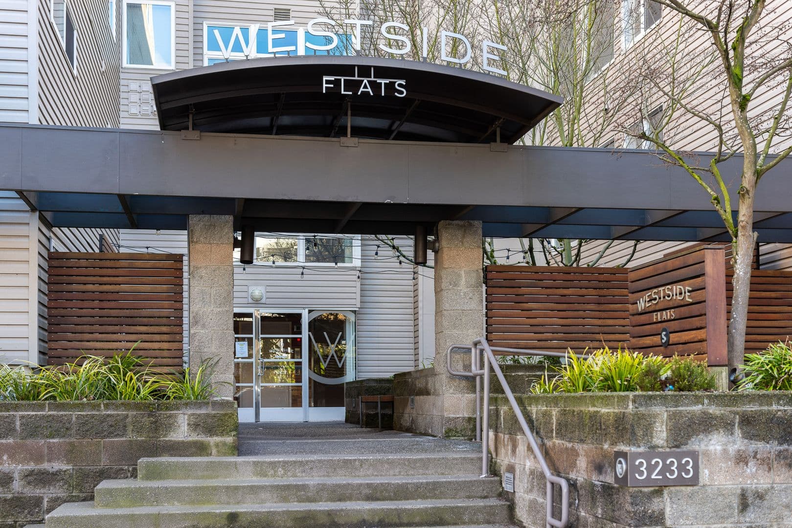 Seattle Apartment: 3233 SW Avalon Way