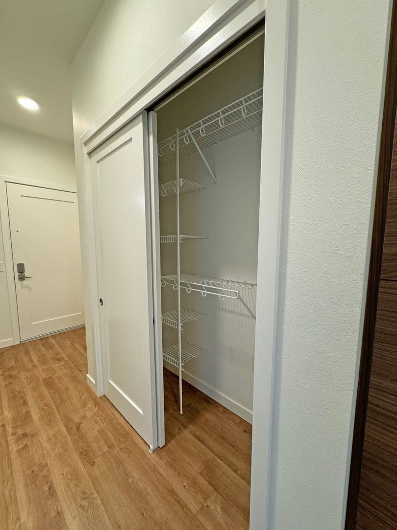 Seattle Apartment: 442 NE Maple Leaf Pl