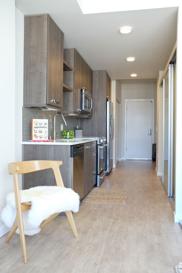 Bellevue Apartment: 88 102nd Ave NE