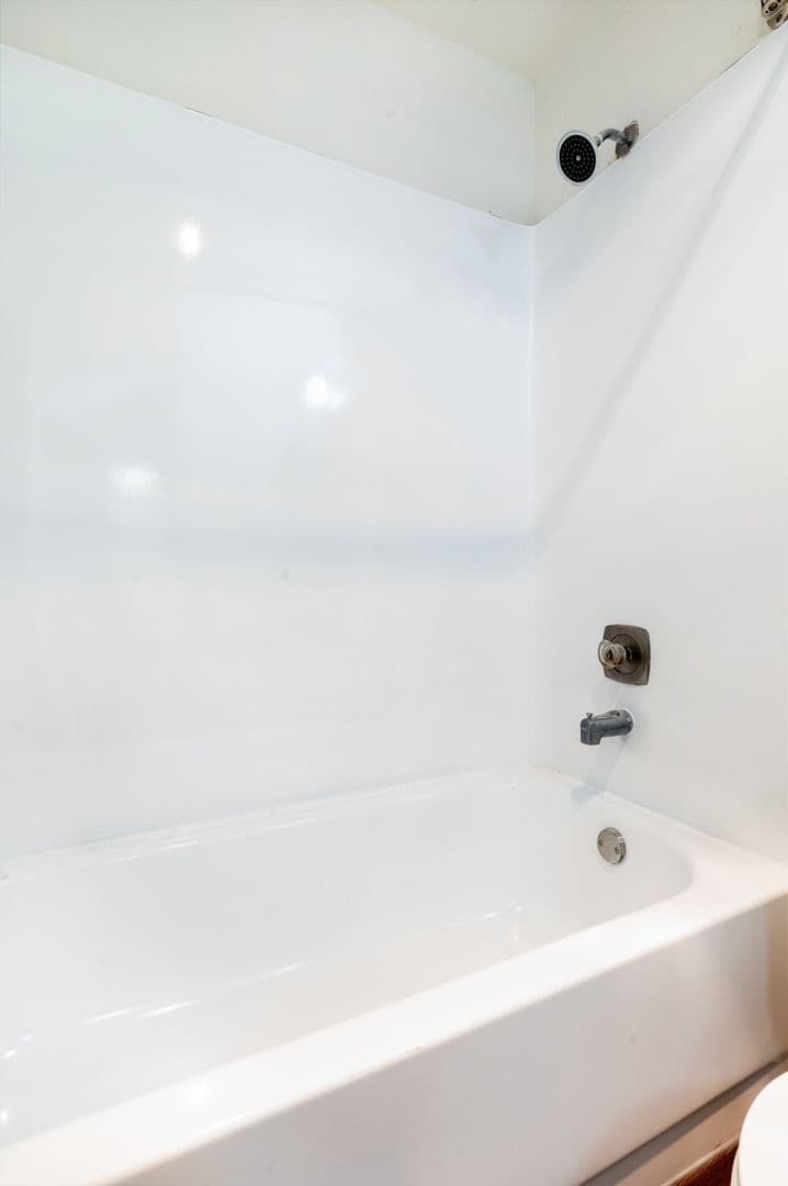 Everett Apartment: 702 W Casino Rd