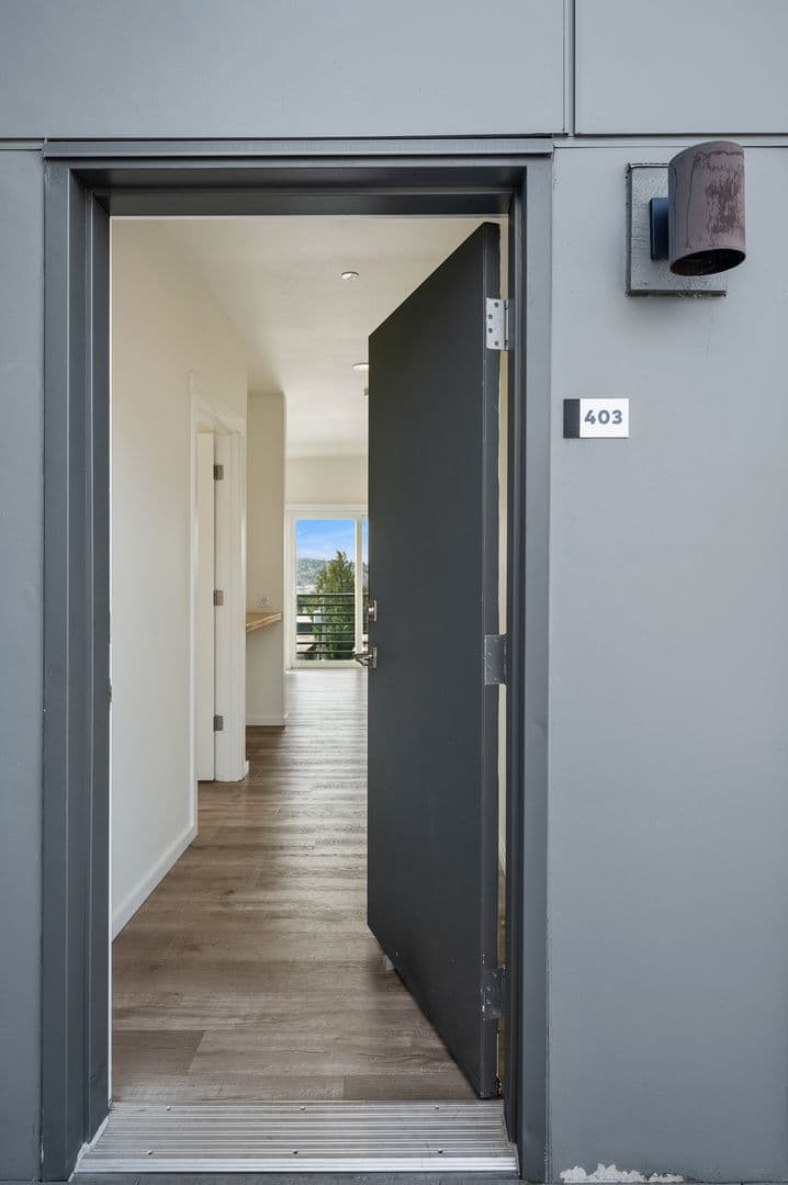Seattle Apartment: 1427 NW 65th St