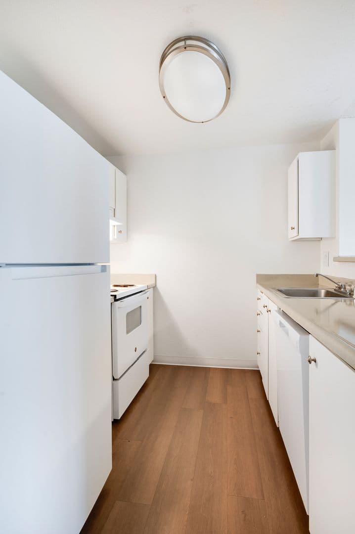 Everett Apartment: 702 W Casino Rd